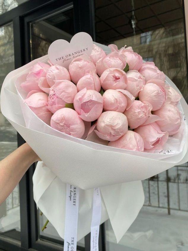 Universal Connect System workshop space where corporate flower arrangements are designed and prepared for business delivery